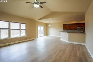 376 NW Crest View Ct, Hermiston, OR 97838 - Photo 11