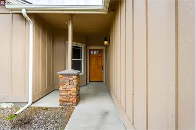 376 NW Crestview Ct, Hermiston, OR 97838 - Photo 3