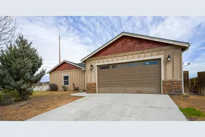 376 NW Crestview Ct, Hermiston, OR 97838 - Photo 1