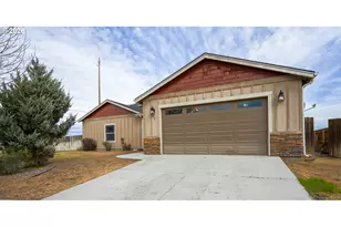 376 NW Crest View Ct, Hermiston, OR 97838 - Photo 1