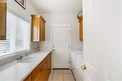 2940 Summit Terrace Dr, Eugene, OR 97405 - Photo 11