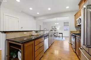 10564 NE Gateway St, Hillsboro, OR 97006 - Photo 9