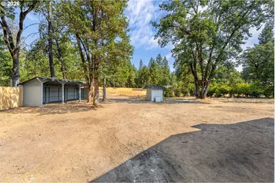 222 Shadywood Dr, Cave Junction, OR 97523 - Photo 5