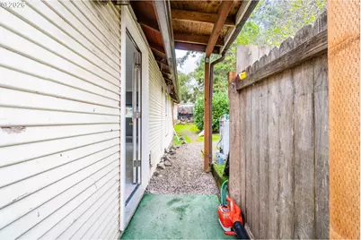 1702 Augusta St, Eugene, OR 97403 - Photo 27