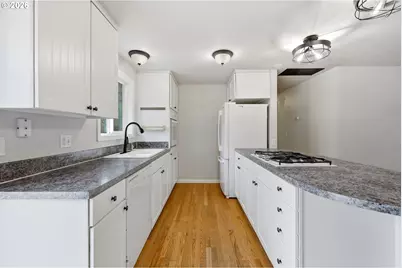 14074 SE Laurie Ave, Milwaukie, OR 97267 - Photo 13