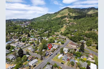 307 N Ash St, Bingen, WA 98605 - Photo 15