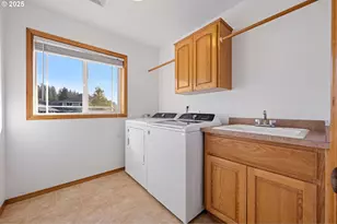 375 McClure Ave, Astoria, OR 97103 - Photo 33