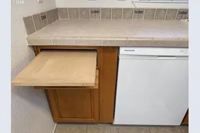 752 Denise Pl, Coos Bay, OR 97420 - Photo 9