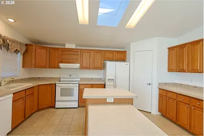 752 Denise Pl, Coos Bay, OR 97420 - Photo 3