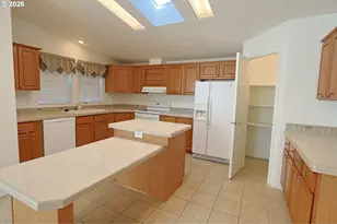 752 Denise Pl, Coos Bay, OR 97420 - Photo 5