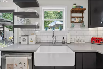 8326 SW 57th Ave, Portland, OR 97219 - Photo 7