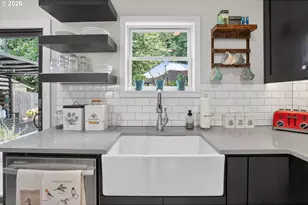 8326 SW 57th Ave, Portland, OR 97219 - Photo 7