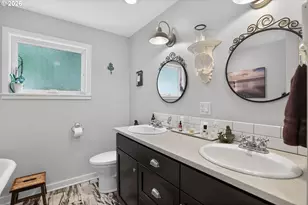 8326 SW 57th Ave, Portland, OR 97219 - Photo 17
