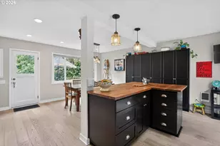 8326 SW 57th Ave, Portland, OR 97219 - Photo 9