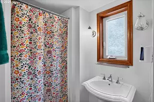 8326 SW 57th Ave, Portland, OR 97219 - Photo 19