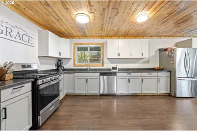 1101 E 15th St, Coquille, OR 97423 - Photo 5