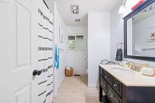 1101 E 15th St, Coquille, OR 97423 - Photo 17