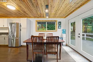 1101 E 15th St, Coquille, OR 97423 - Photo 9