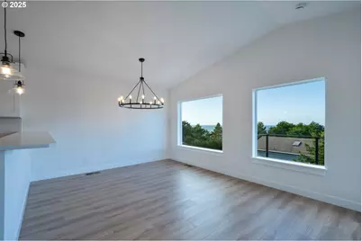 120 Crescent St, Tillamook, OR 97141 - Photo 13