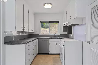66634 Glasgow Ln, North Bend, OR 97459 - Photo 17