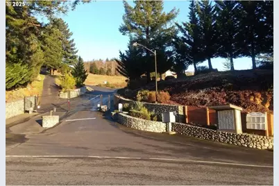 6877 Pacific Terrace Dr, Brookings, OR 97415 - Photo 9