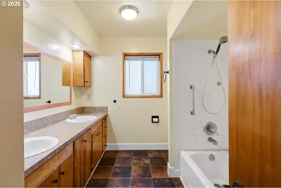 2608 NE Irvine St, McMinnville, OR 97128 - Photo 27