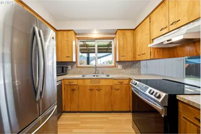 2608 NE Irvine St, McMinnville, OR 97128 - Photo 13
