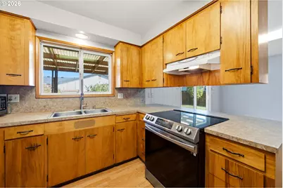 2608 NE Irvine St, McMinnville, OR 97128 - Photo 15