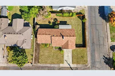 2608 NE Irvine St, McMinnville, OR 97128 - Photo 5