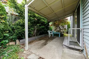 10619 SW Windsor Pl, Portland, OR 97223 - Photo 11