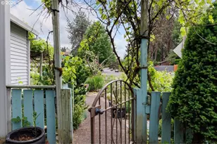 10619 SW Windsor Pl, Portland, OR 97223 - Photo 27