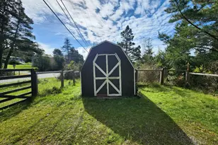 307 12th St, Port Orford, OR 97465 - Photo 3