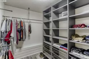 2401 SW 11 Mile Dr, Gresham, OR 97080 - Photo 33