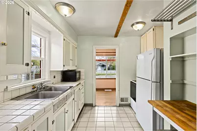 5751 SE 87th Ave, Portland, OR 97266 - Photo 9