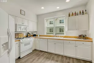 11220 SW Buffalo Pl, Portland, OR 97223 - Photo 11