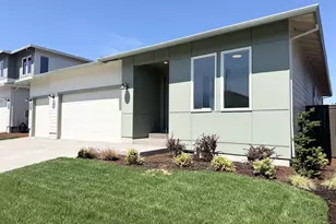 733 Magnolia Ave, Woodburn, OR 97071 - Photo 1