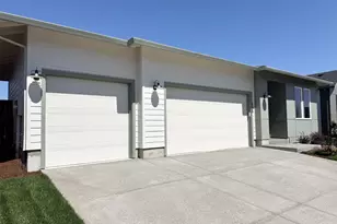 733 Magnolia Ave, Woodburn, OR 97071 - Photo 3
