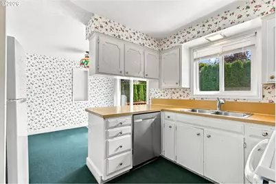 2310 NW 8th Ct, Gresham, OR 97030 - Photo 11