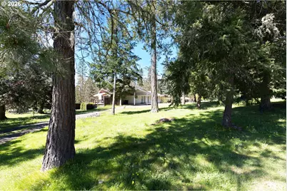 135 Champagne Dr, Roseburg, OR 97471 - Photo 35