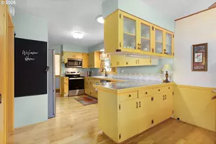 135 Champagne Dr, Roseburg, OR 97471 - Photo 7