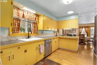 135 Champagne Dr, Roseburg, OR 97471 - Photo 5