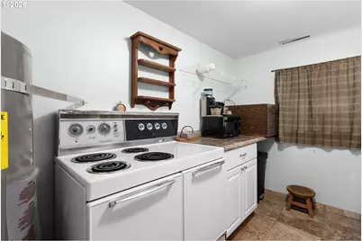 135 Champagne Dr, Roseburg, OR 97471 - Photo 17