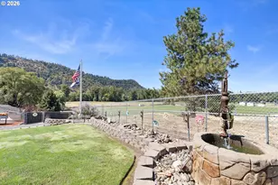 535 SE Parkway Dr, Winston, OR 97496 - Photo 33
