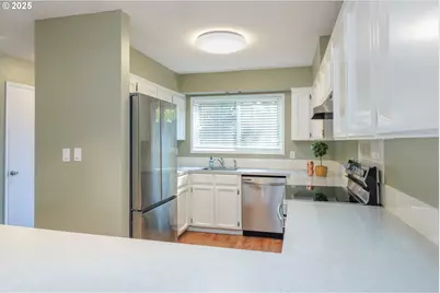 5005 SW Mitchell St #3, Portland, OR 97221 - Photo 9