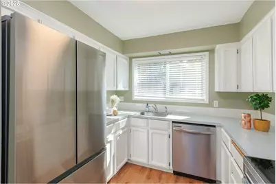 5005 SW Mitchell St #3, Portland, OR 97221 - Photo 3