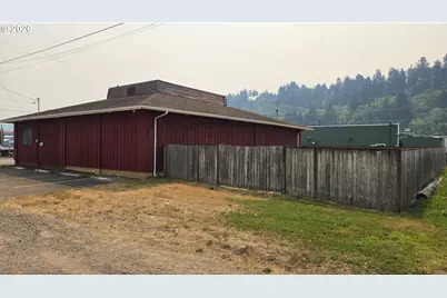 364 N 4th St, Reedsport, OR 97467 - Photo 5