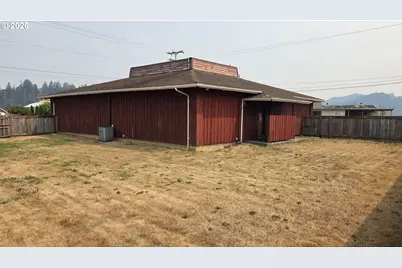364 N 4th St, Reedsport, OR 97467 - Photo 7