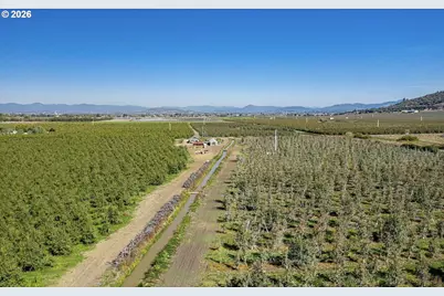 2938 E Vilas Rd, Medford, OR 97501 - Photo 13