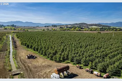 2938 E Vilas Rd, Medford, OR 97501 - Photo 11