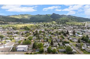 240 E Fourth Ave, Sutherlin, OR 97479 - Photo 25